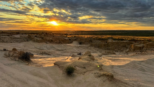Sunset Mungo Walls 
of China
